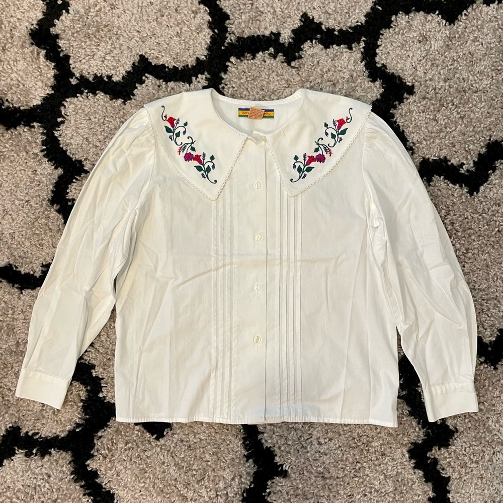 Vintage Bryn Connelly Embroidered Bid Collar Shirt
